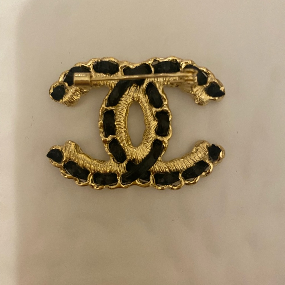 Classic Double CC Black Brooch - Picture 7 of 16